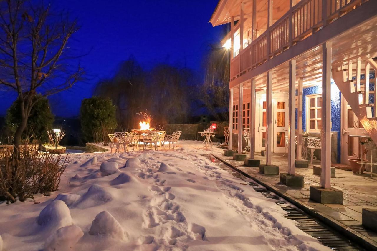 Stayvista At Violet Hill With Bonfire, Gazebo & Hill View Shimla Exterior photo