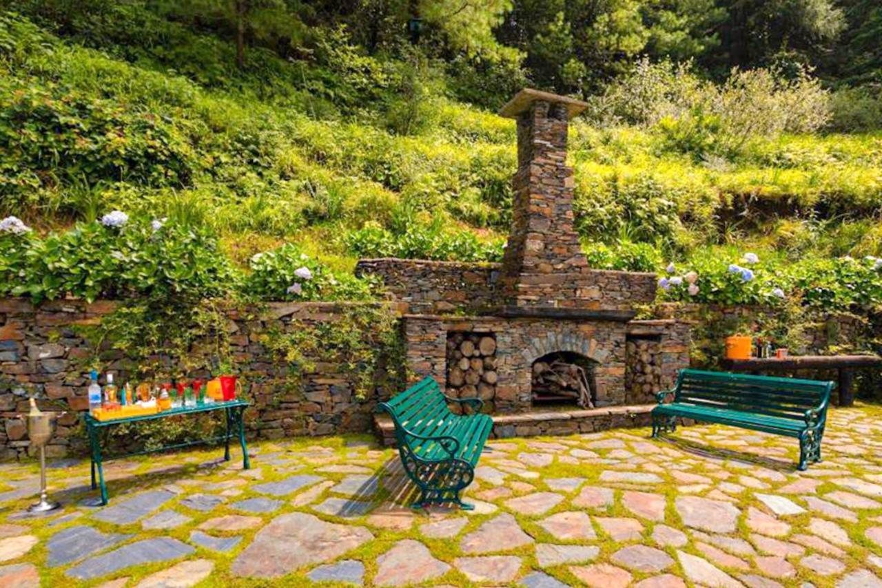 Stayvista At Violet Hill With Bonfire, Gazebo & Hill View Shimla Exterior photo