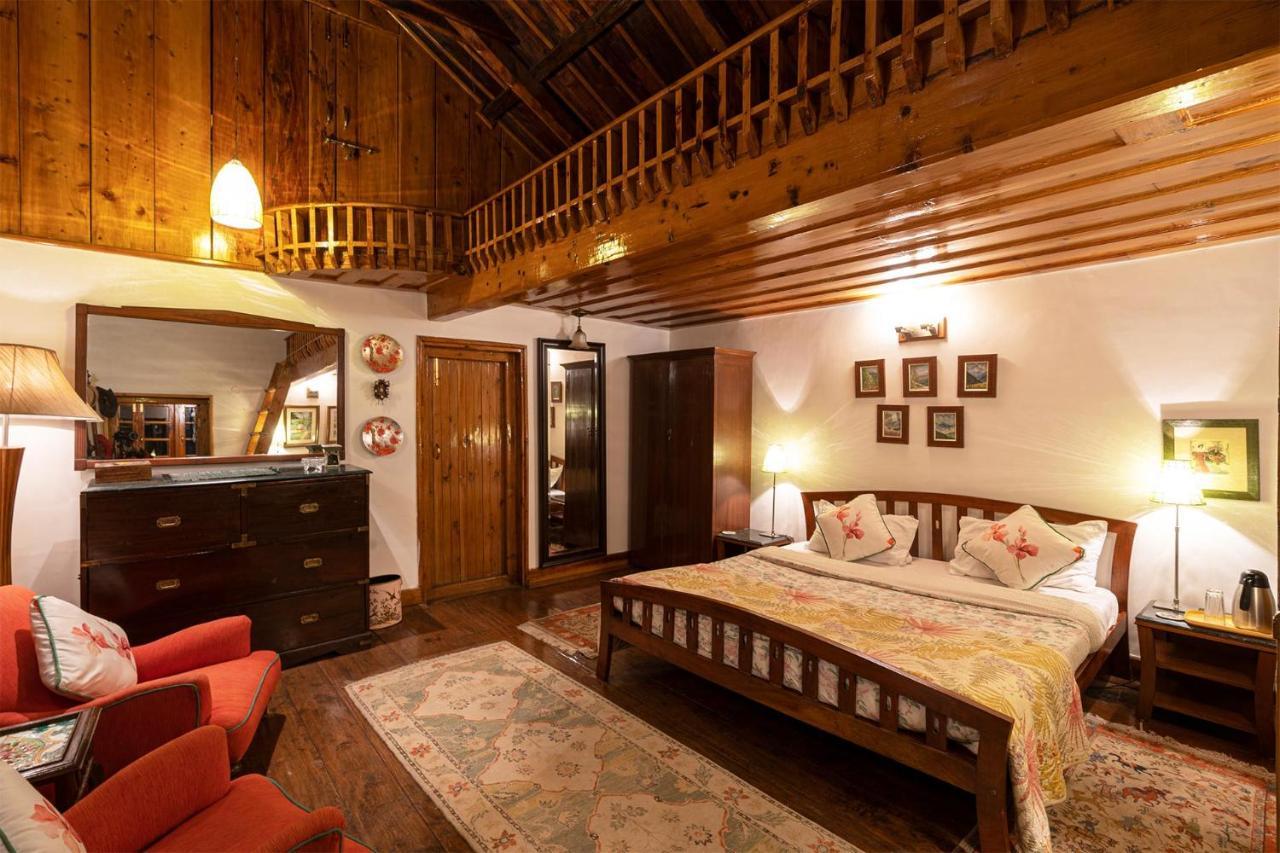 Stayvista At Violet Hill With Bonfire, Gazebo & Hill View Shimla Exterior photo